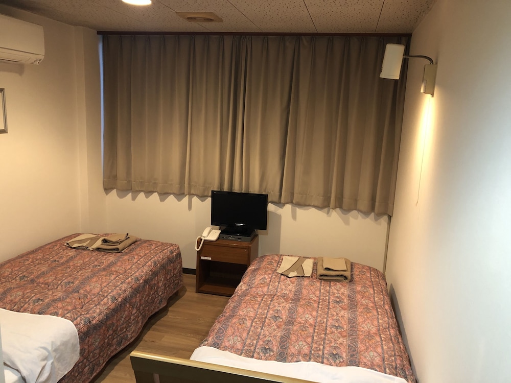 Basic Double or Twin Room, Non Smoking - Photo 2