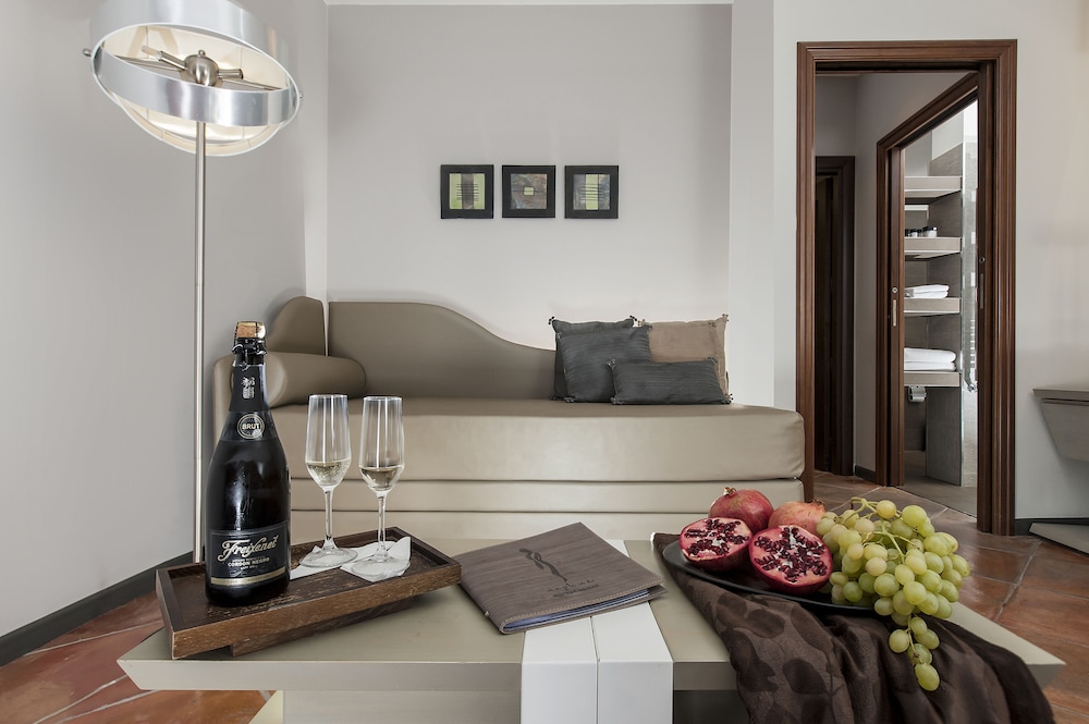 Deluxe Suite photo 3