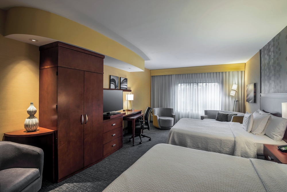 Room, 2 Queen Beds - Photo 2