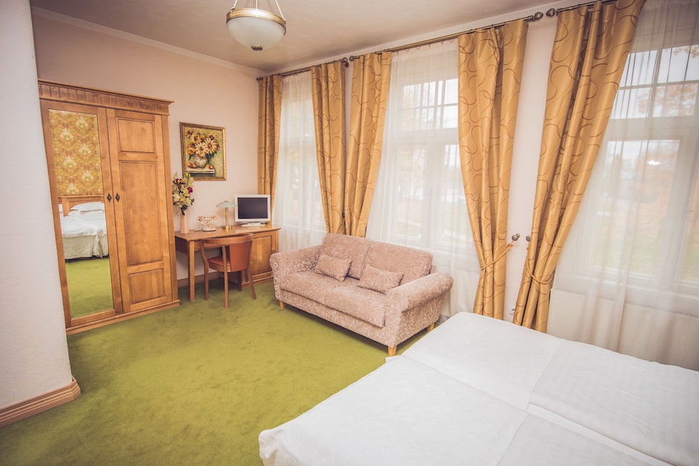 Twin Room - Photo 2