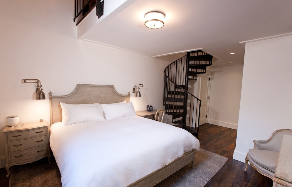 Suite, 1 King Bed (Lofted)