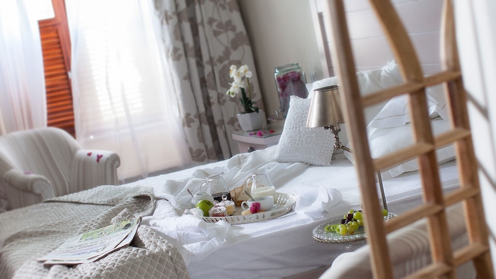 Colonial Suite photo 2