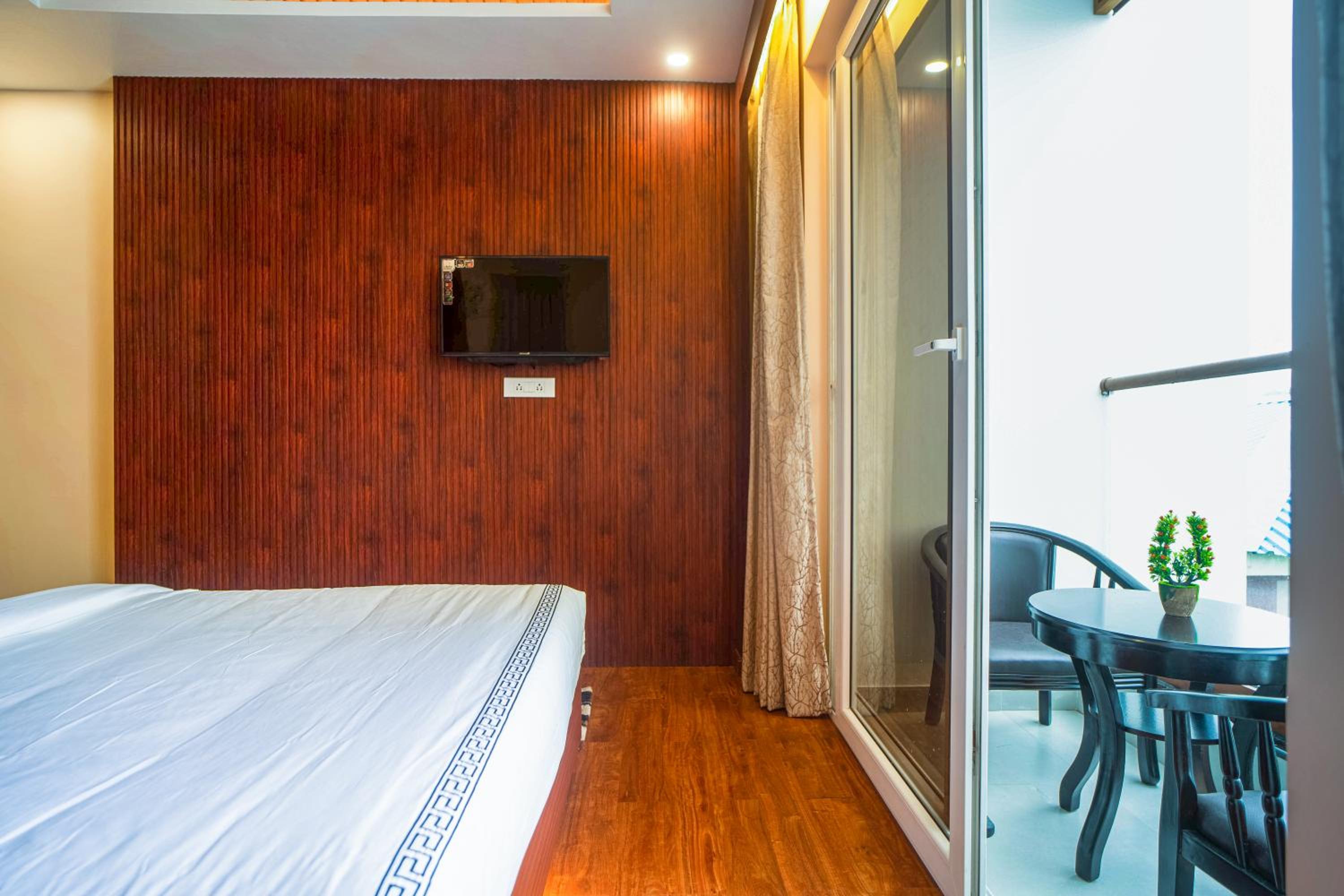 Executive Suite - Photo 6