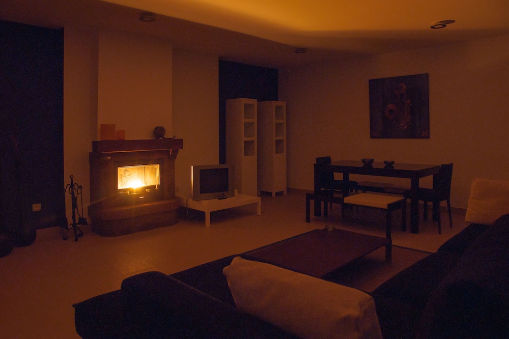 Standard Apartment, 2 Bedrooms, Fireplace, Mountain View photo 3