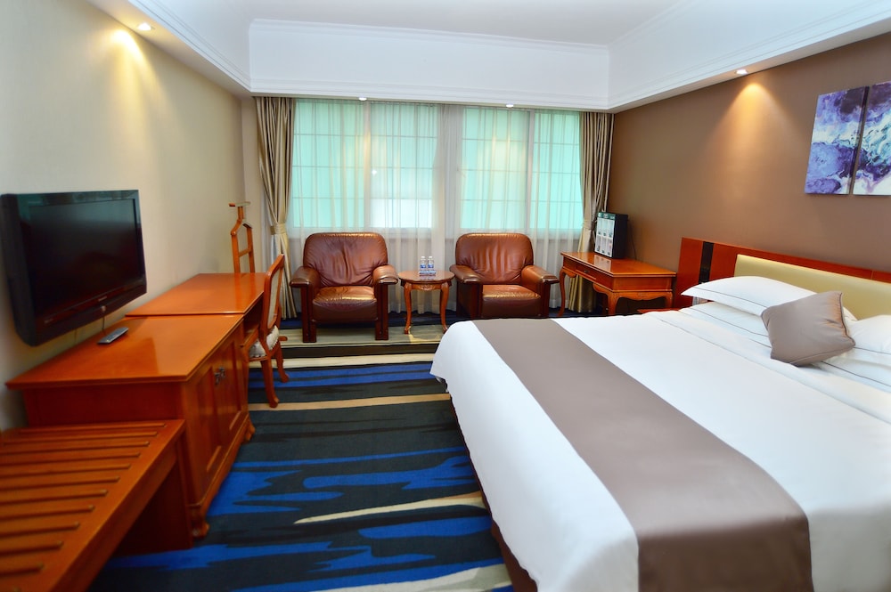 Classic Room, 1 King Bed photo 1