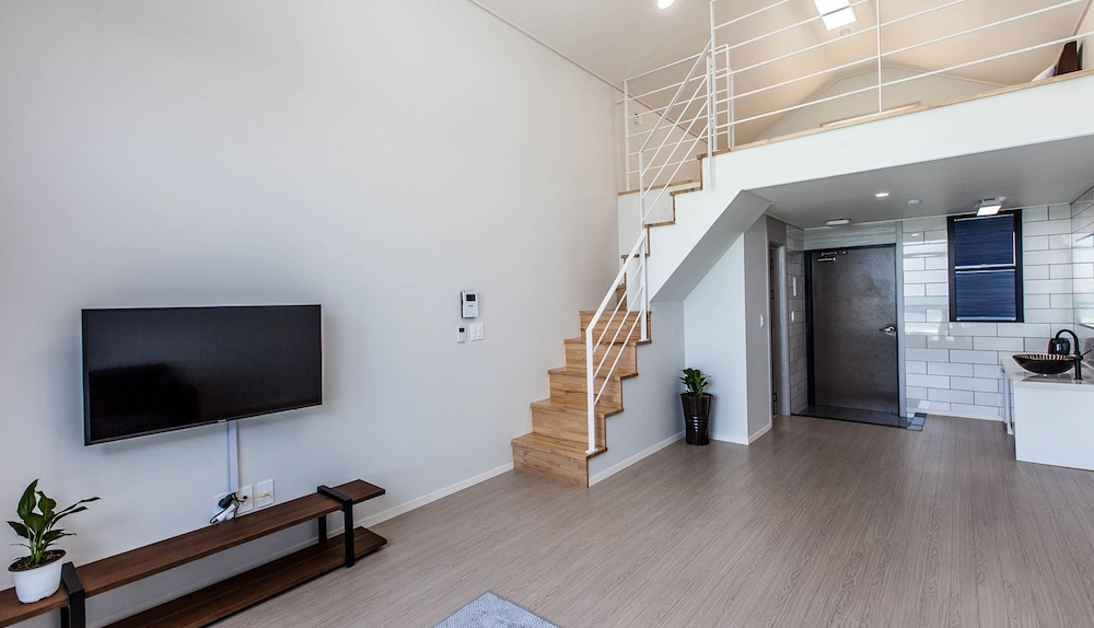 Duplex, Ocean View (20 PY) photo 2