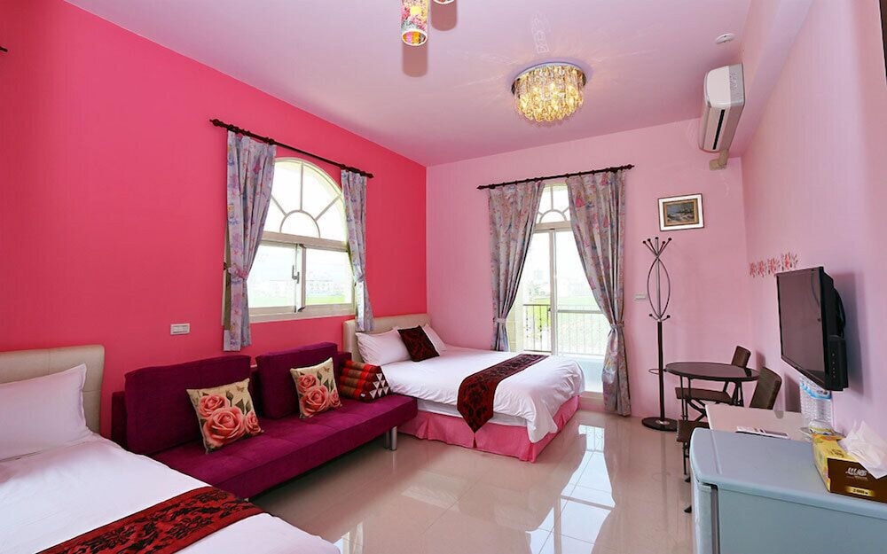 Deluxe Quadruple Room, 2 Double Beds, Non Smoking photo 2
