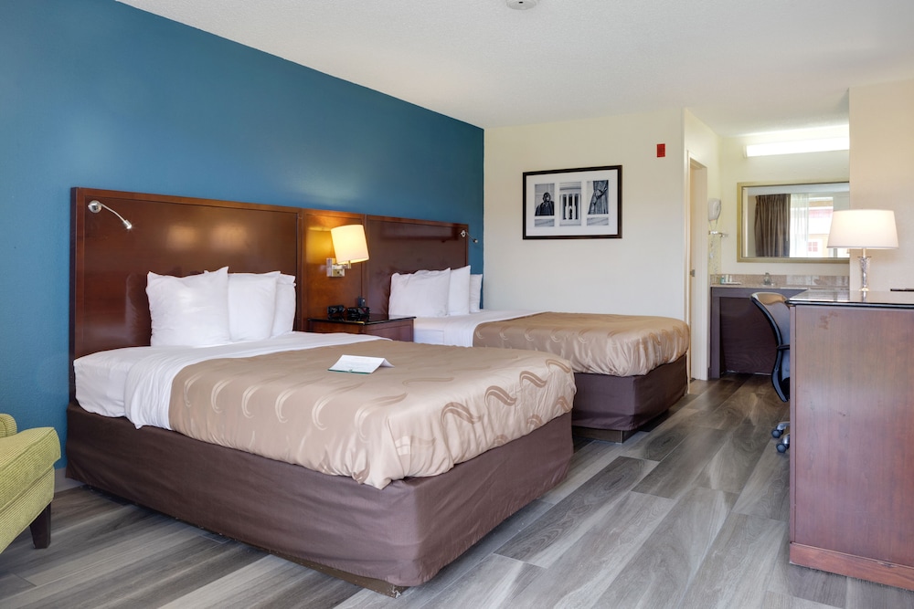 Room, 2 Double Beds, Smoking - Photo 4