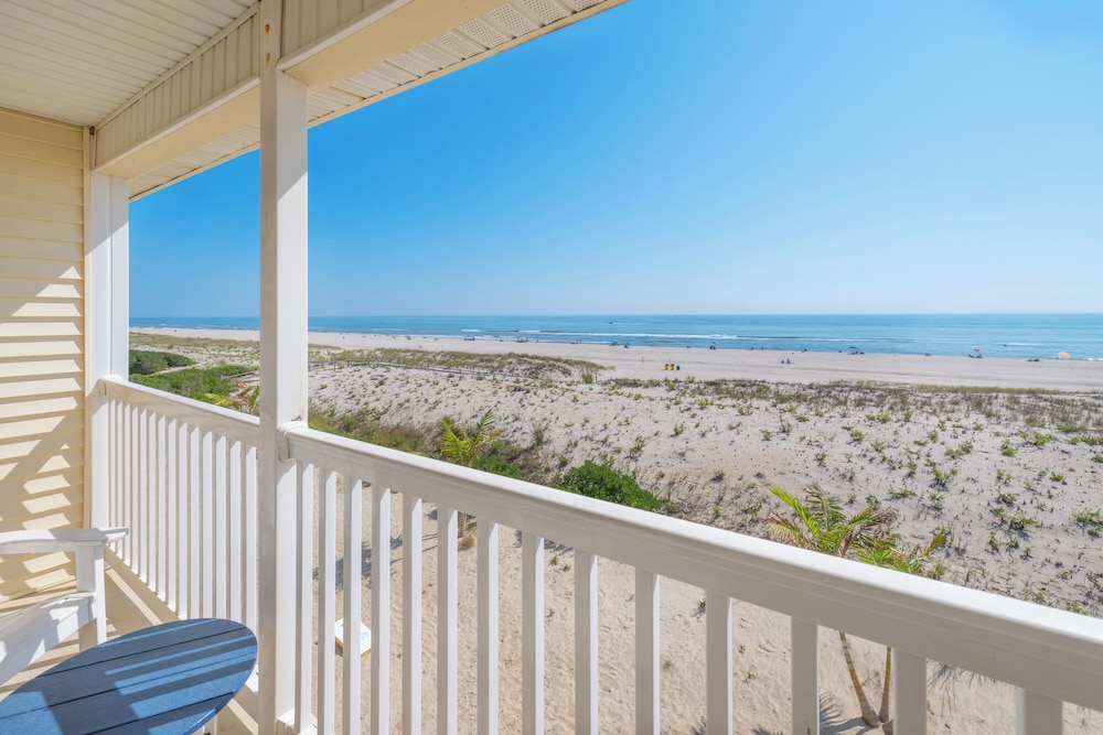 Studio Suite, 1 King Bed, Balcony, Ocean View photo 3