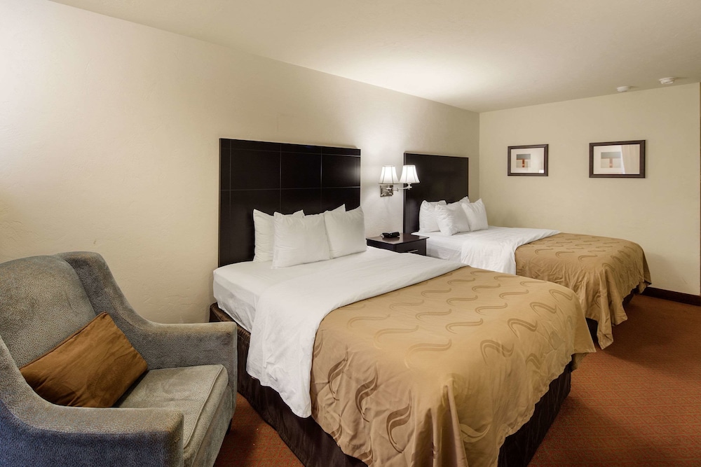 Standard Room, 2 Queen Beds, Non Smoking - Photo 2