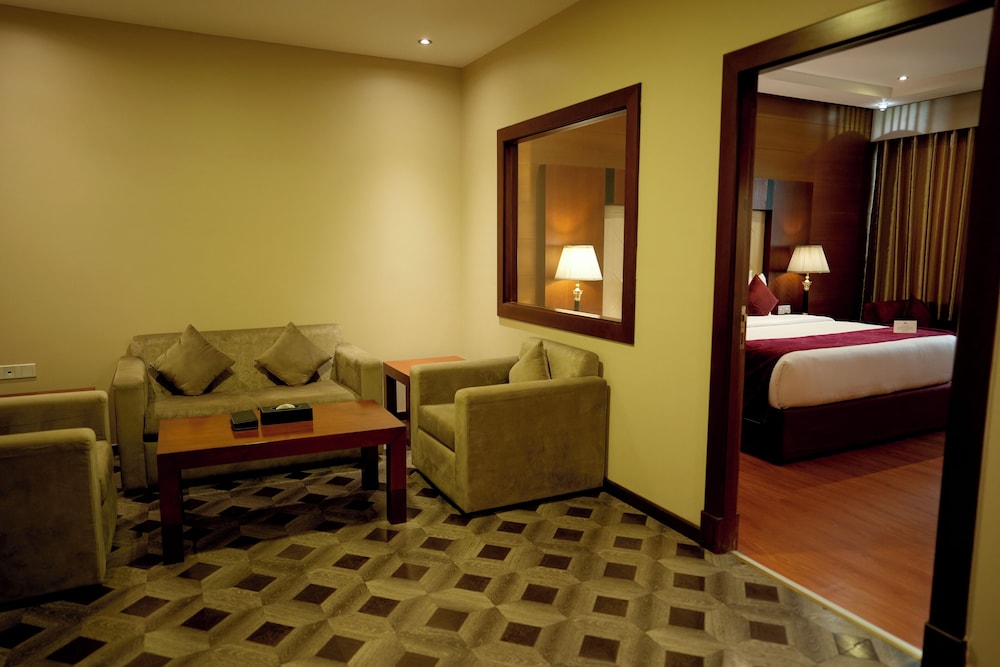 Deluxe Suite, 1 King Bed photo 1