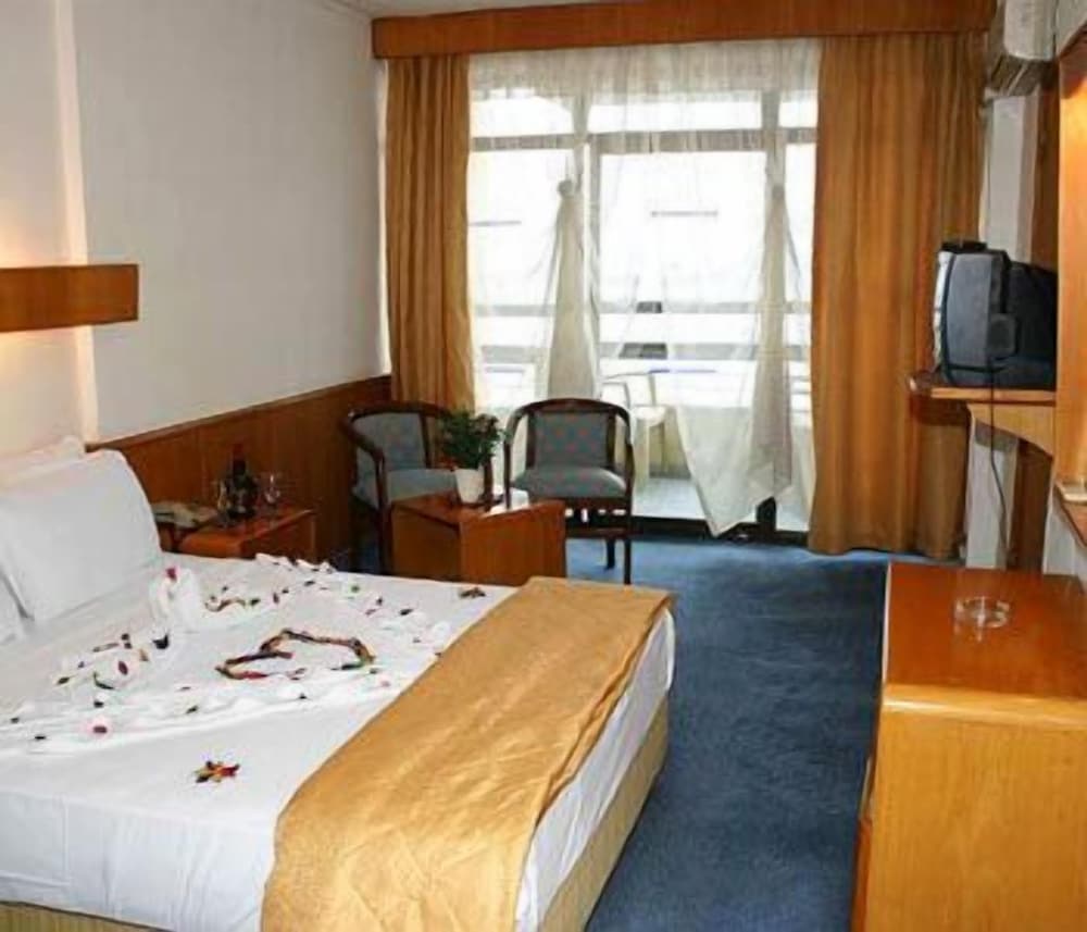 Economy Double Room, No Balcony photo 1