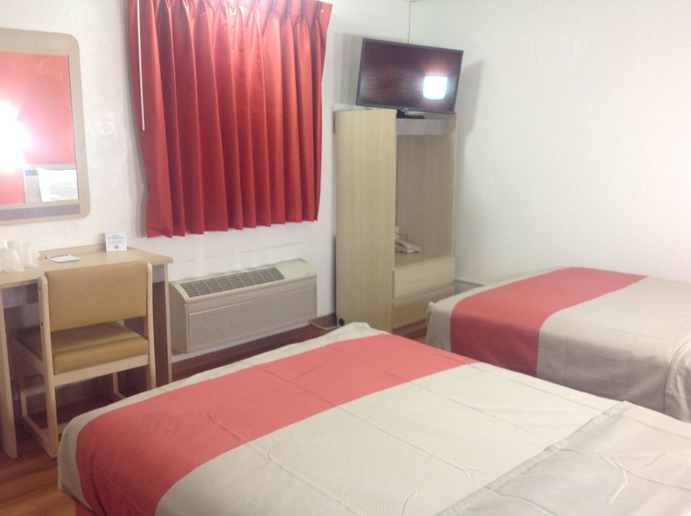 Standard Room, 2 Double Beds, Non Smoking - Photo 4