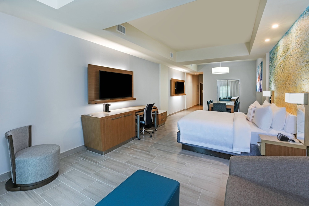 Suite, 1 King Bed with Sofa bed, Balcony