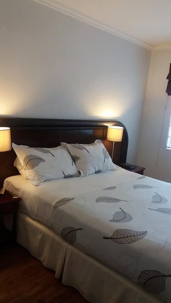 Standard Triple Room, Multiple Beds, Non Smoking photo 1