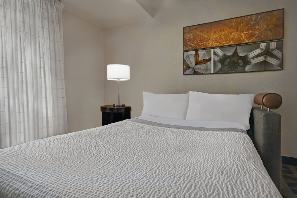 Studio, 1 King Bed - Photo 2