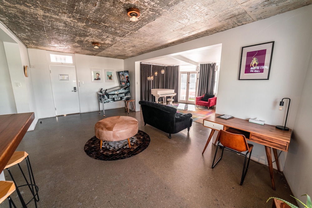 The Artist Suite - Photo 3