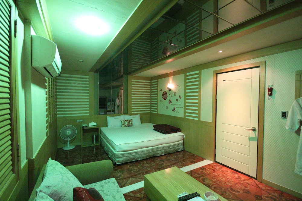 Deluxe Double Room (New Building)
