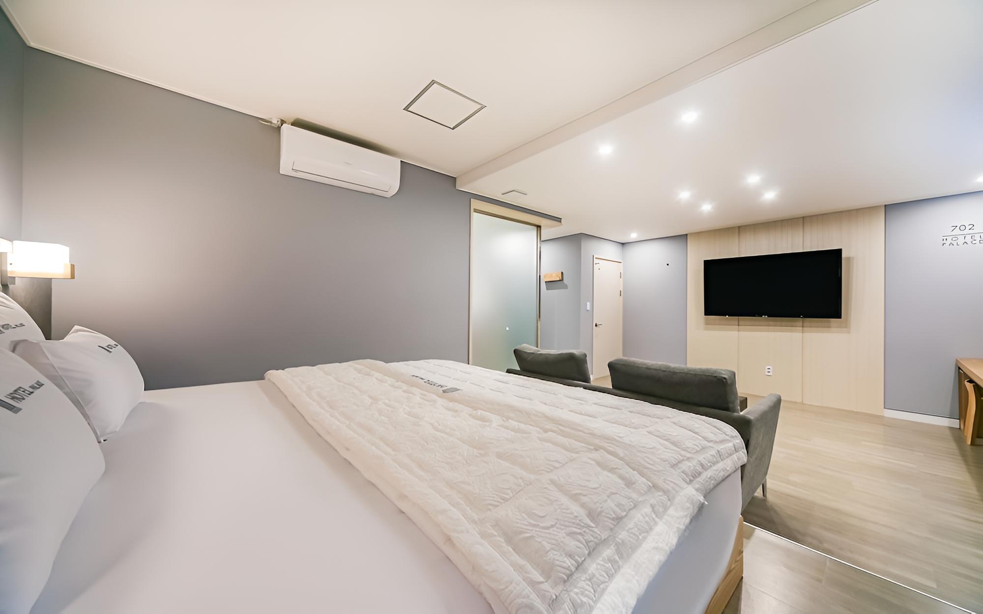 Room (Suite) - Photo 4