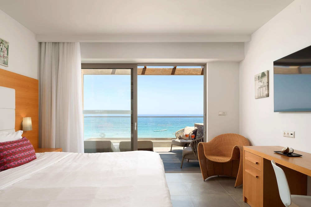 Deluxe Suite, 2 Bedrooms, 2 Bathrooms, Beachside (Grand) - Photo 1