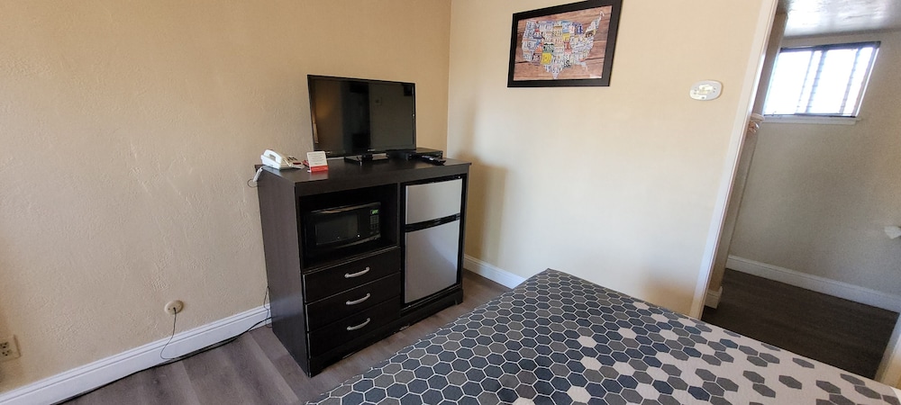 Standard Room, 1 Queen Bed - Photo 2