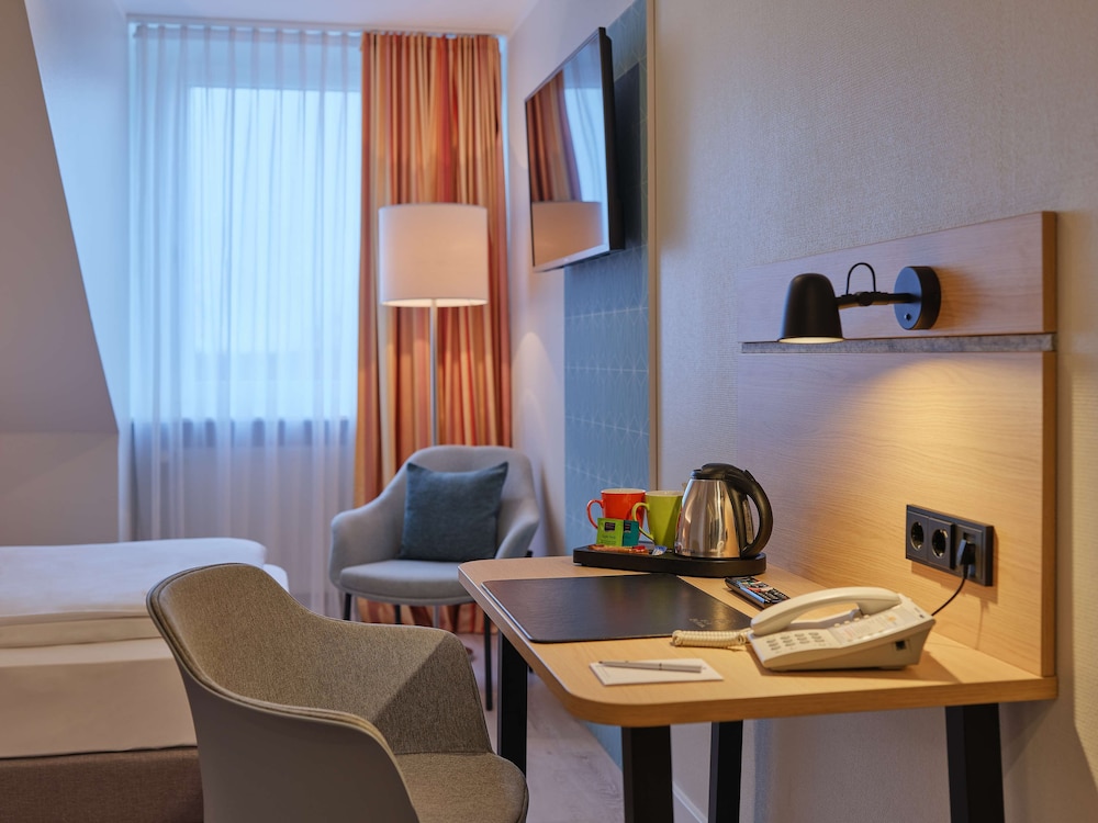 Economy Room, 1 Queen Bed