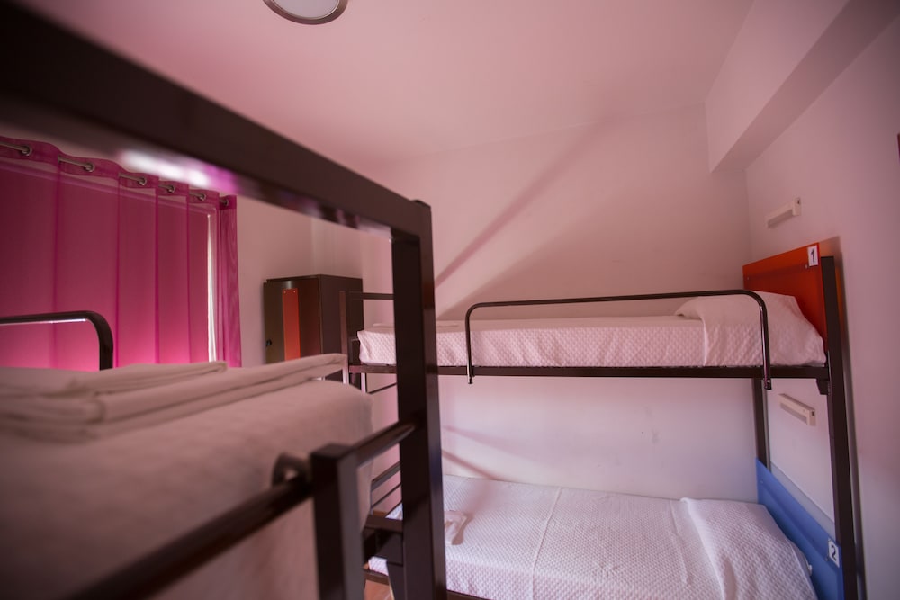 Shared Dormitory, Men only (4 pax) photo 3