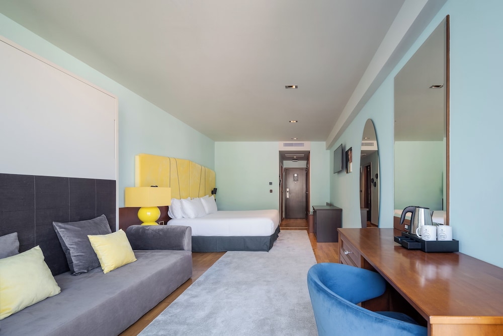 Premium Room (3 pax) photo 2