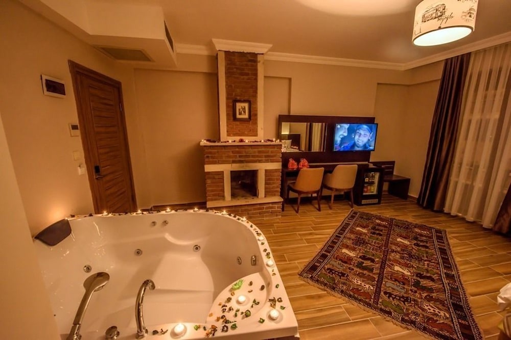 Deluxe Double Room, Jetted Tub photo 3