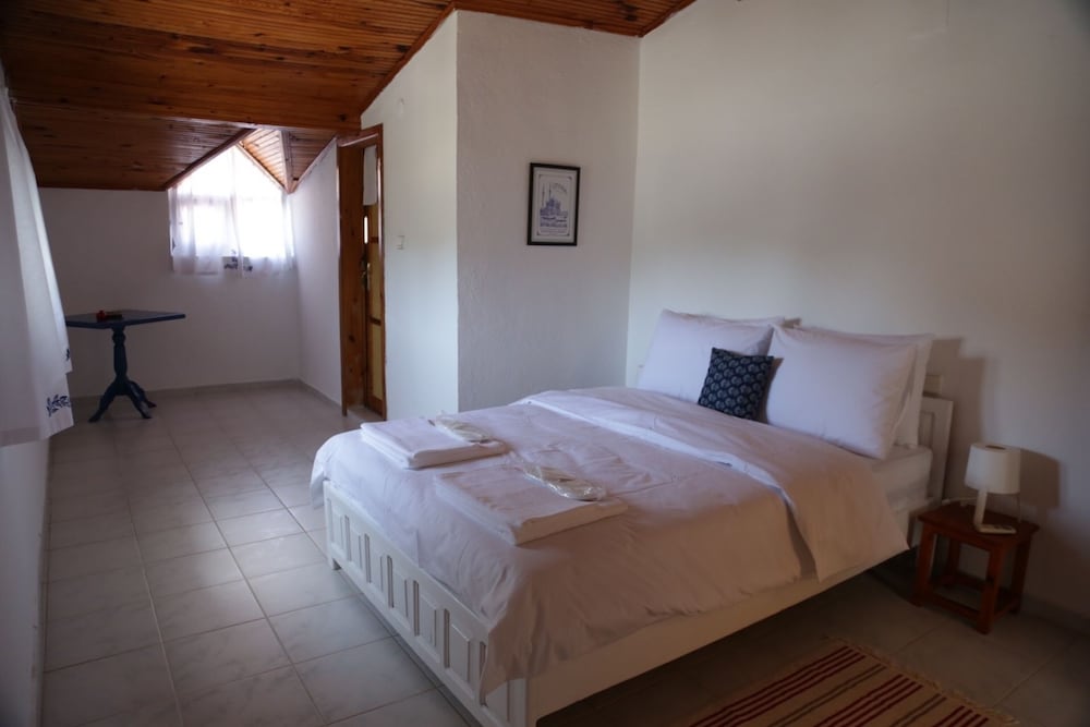 Standard Triple Room photo 2