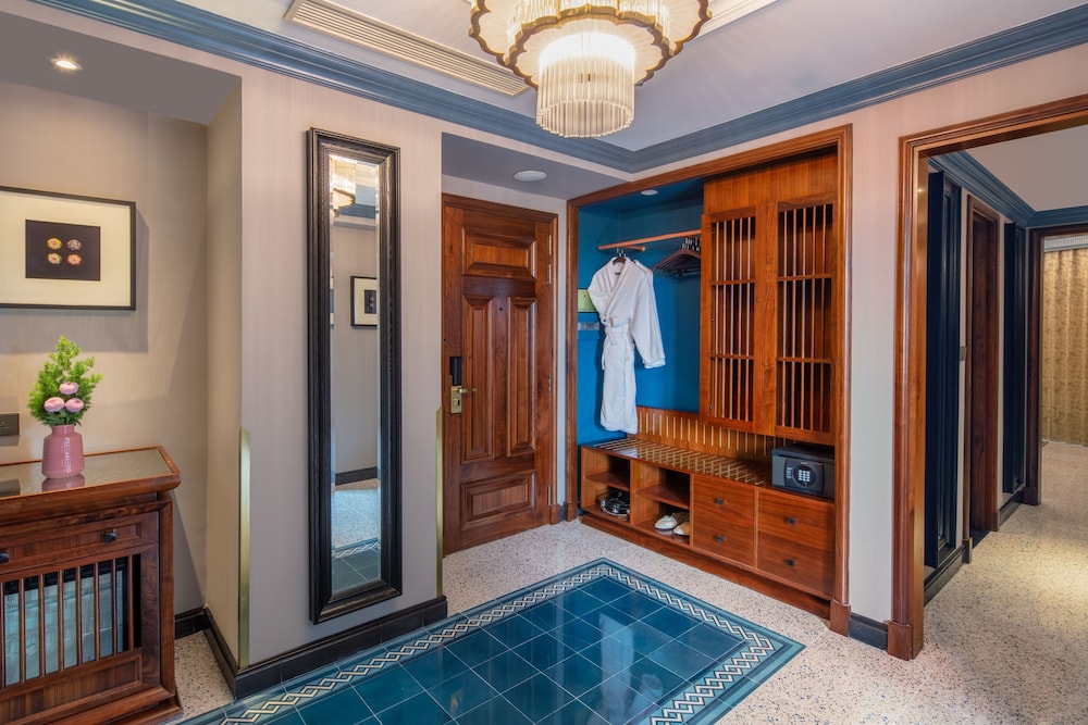 Executive Suite - Photo 4