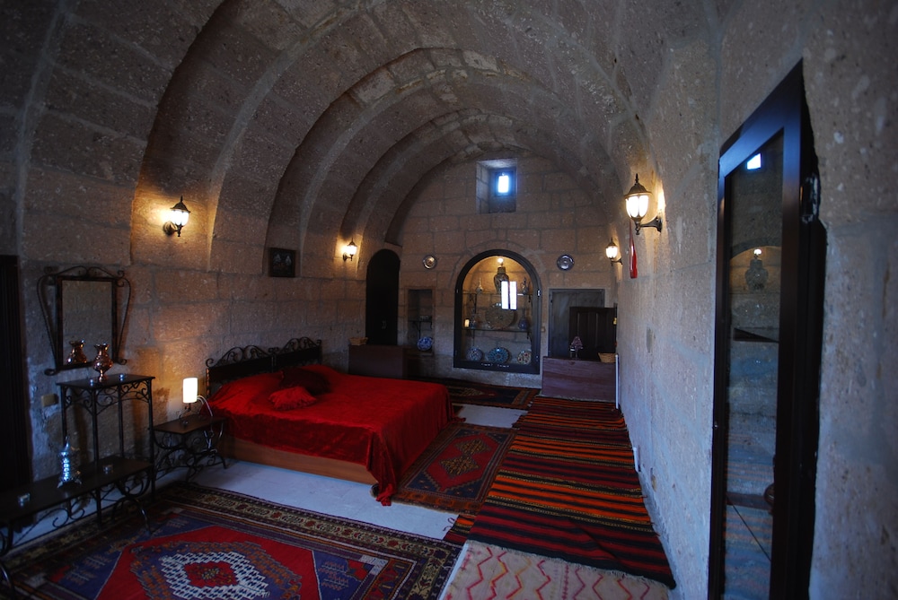 Deluxe Double or Twin Cave Room photo 2
