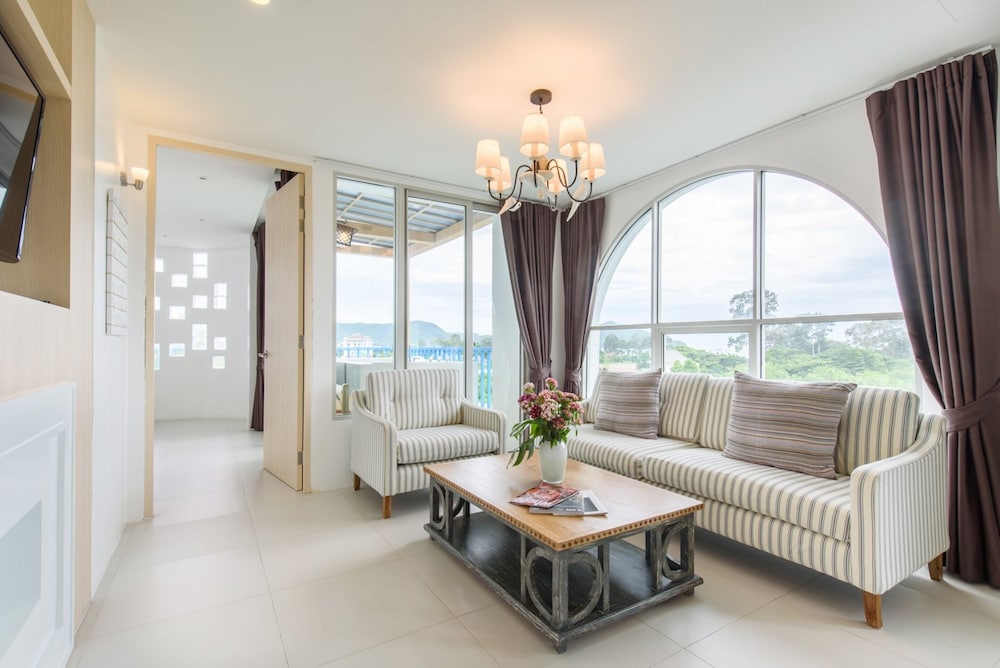 2 Bedroom Suite Jacuzzi Seaview