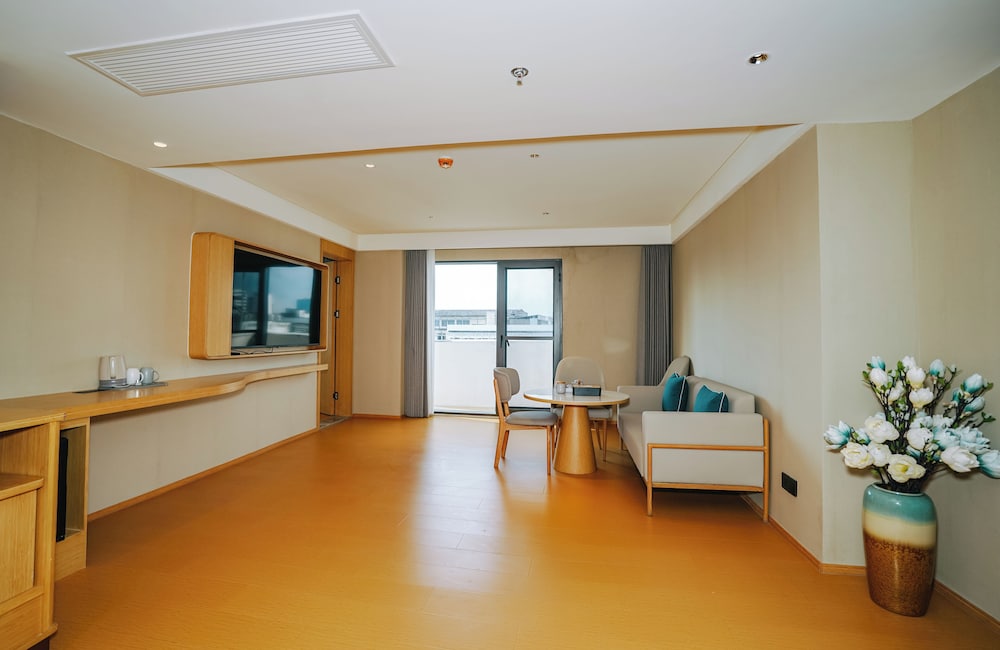 Luxury Suite, Balcony, City View