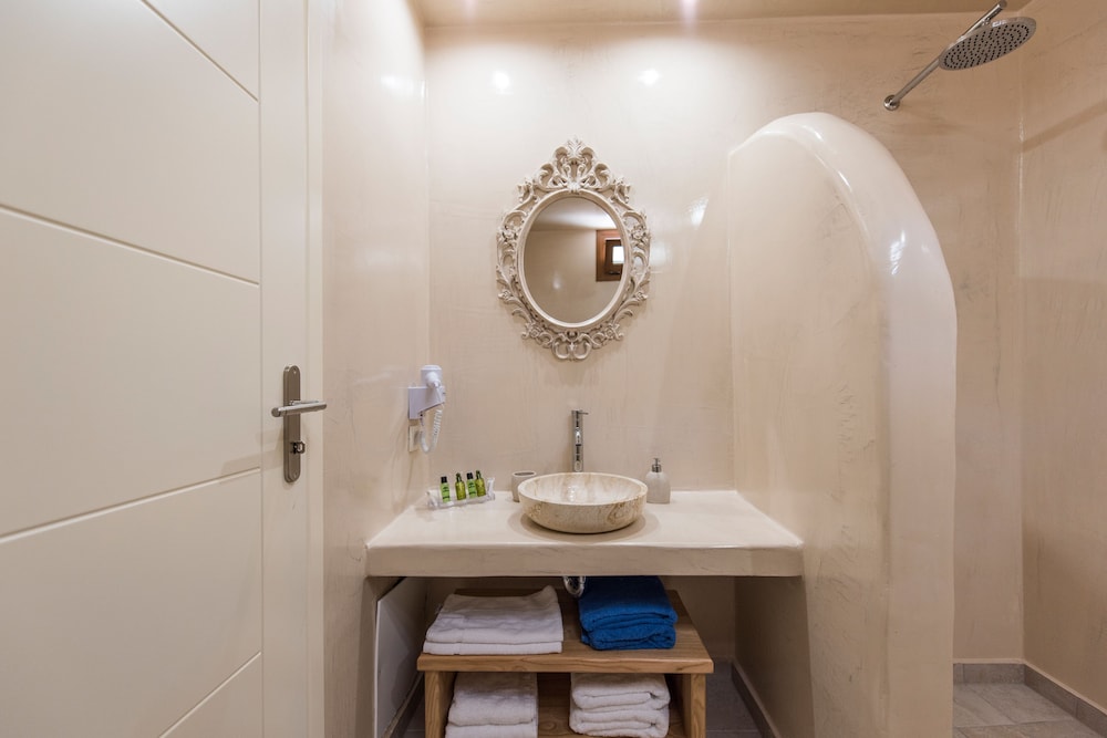 Classic Suite, Garden View (& private Jetted Tub) - Photo 7