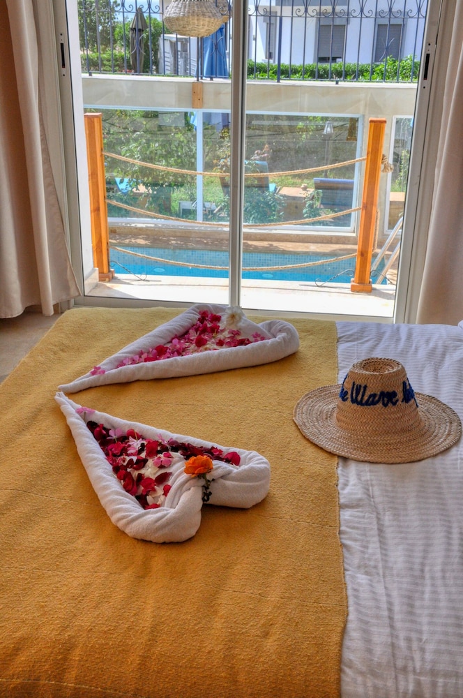 Double Room, Ensuite, Pool View photo 1