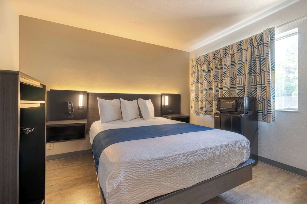 Deluxe Room, 1 Queen Bed, Accessible, Non Smoking photo 1
