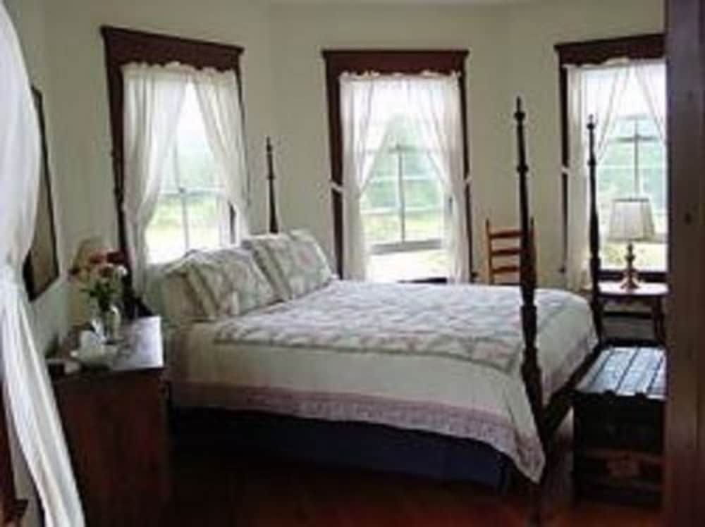Dogwood, Private Bathroom