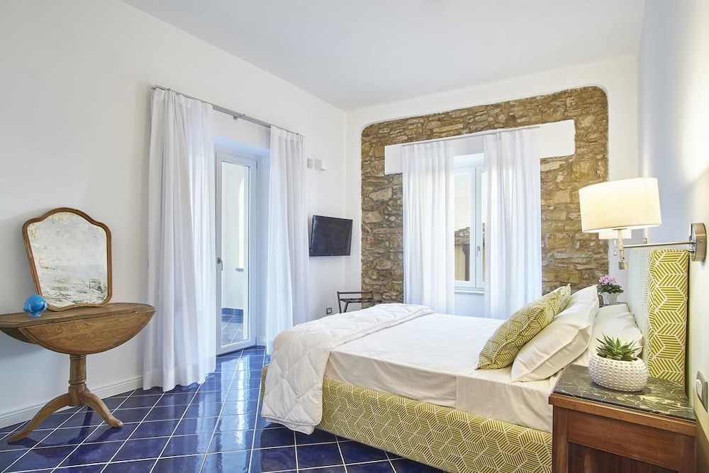 Deluxe Double Room, 1 Queen Bed, Garden View photo 3