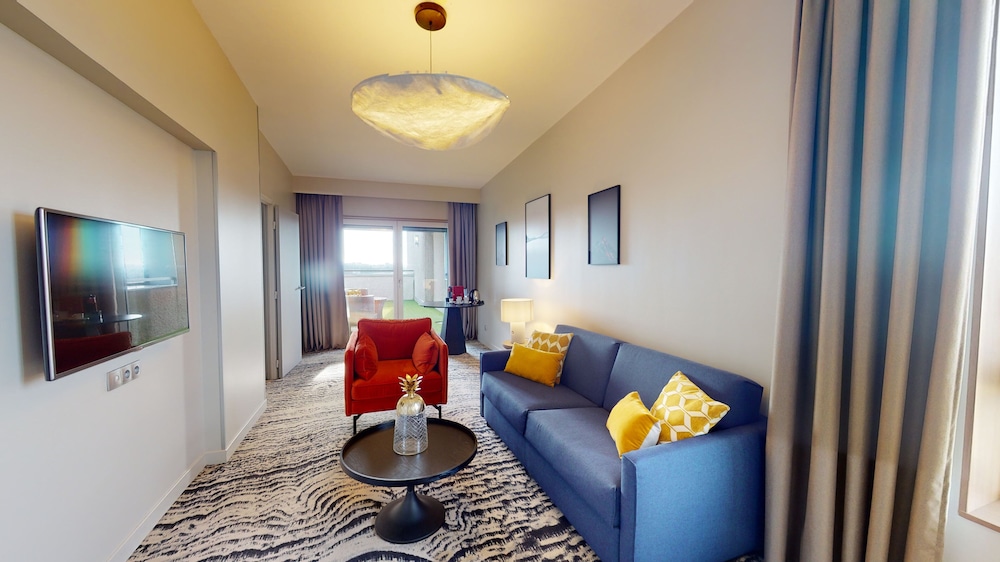 Suite, 1 King Bed, Terrace - Photo 14