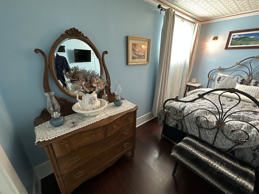 Standard Room, 1 Queen Bed (Room 7) photo 2