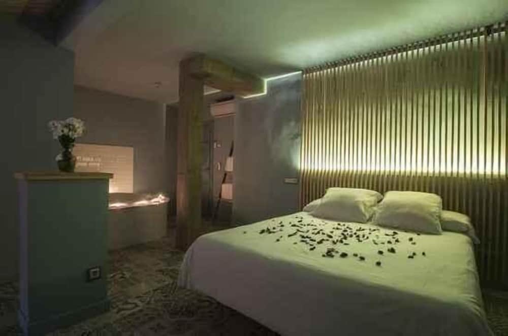 Suite, Jacuzzi, Vista al Jardín (El Cielo)