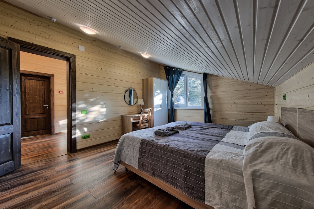 House, 5 Bedrooms photo 2