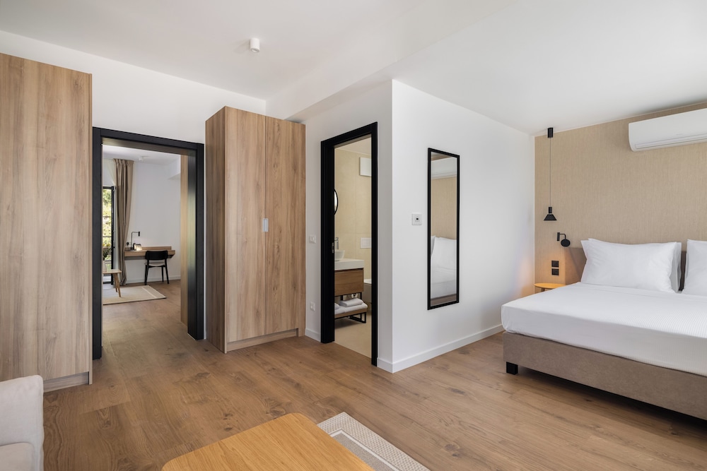 Family Room, 2 Bedrooms, Balcony, Partial Sea View