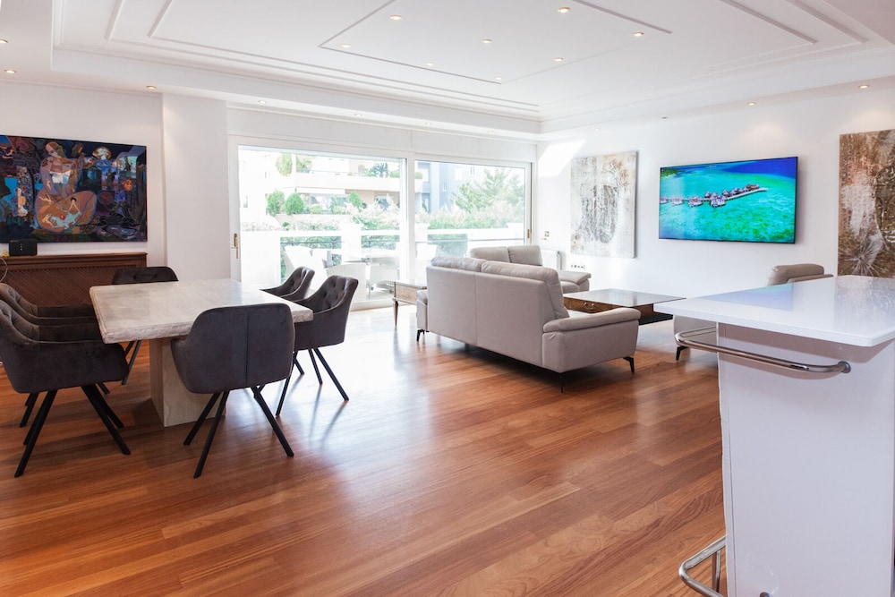 Luxury Apartment photo 3