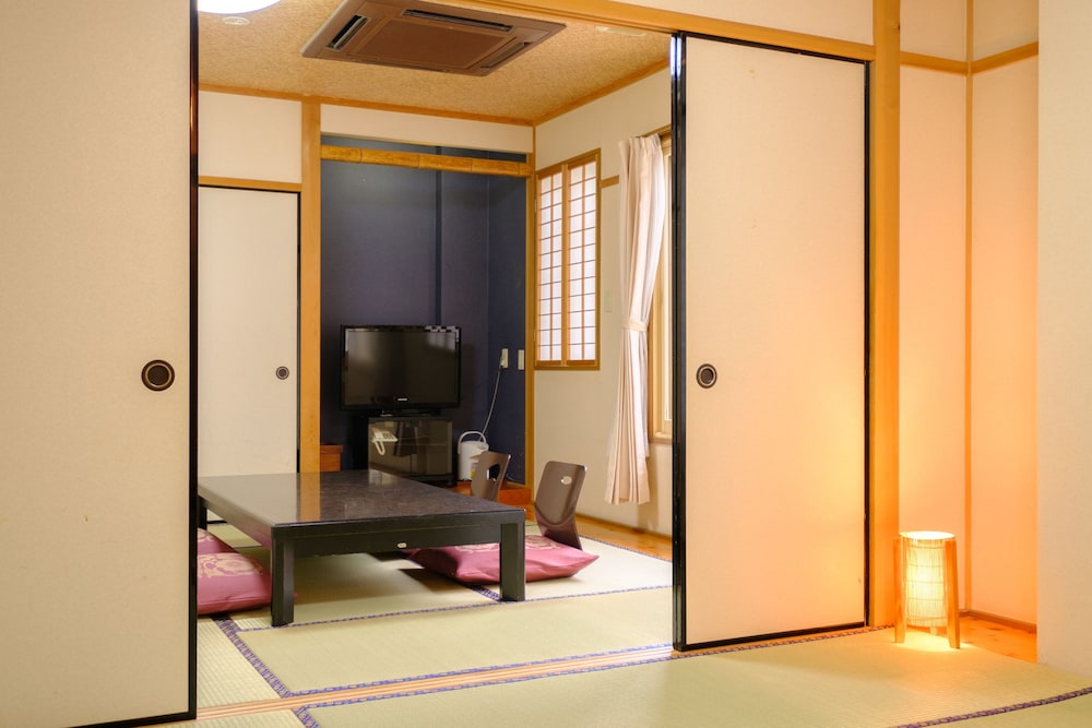 Standard Japanese Room with Shared Bathroom photo 2