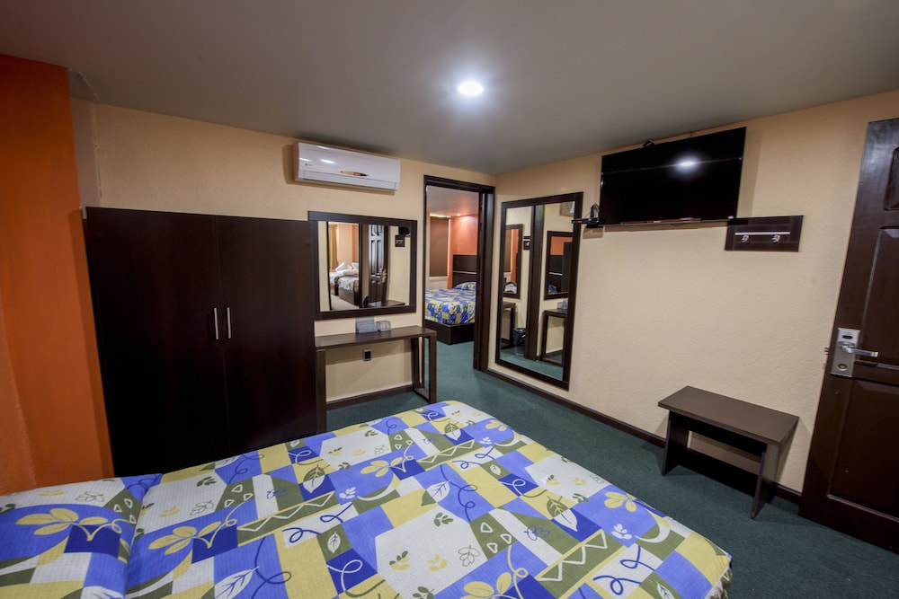 Suite, Multiple Beds photo 2