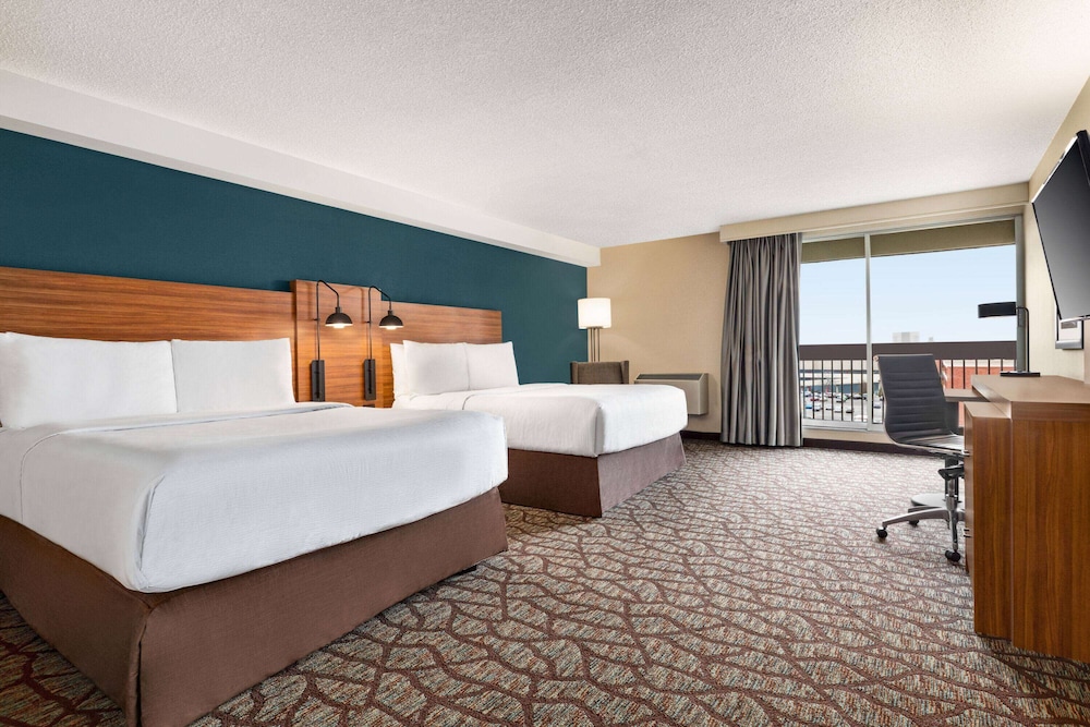 Deluxe Room, 2 Queen Beds, Non Smoking, Balcony (City View, Tower B) photo 1