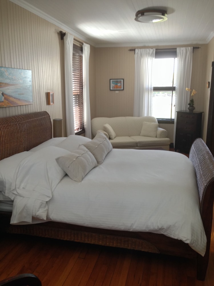 Family Room, 1 Queen Bed With Sofa Bed, Sea View (3) photo 1