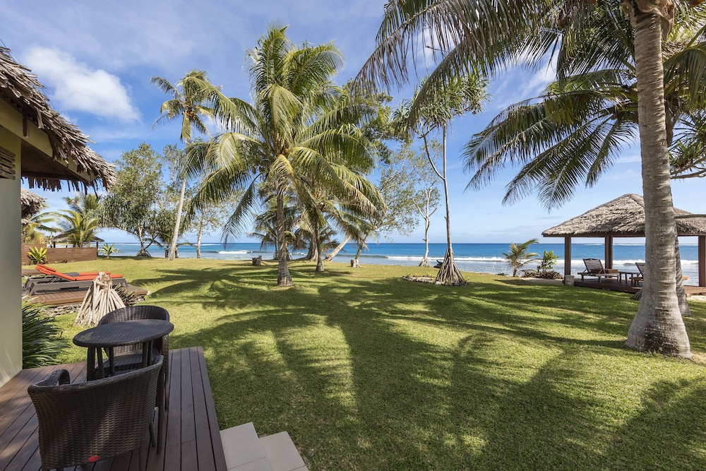 Three Bedroom Beachfront Villa photo 2